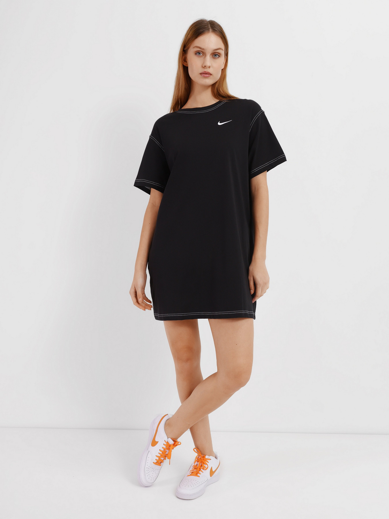 Платье-футболка NIKE Sportswear Swoosh модель DM6191-010 Фото