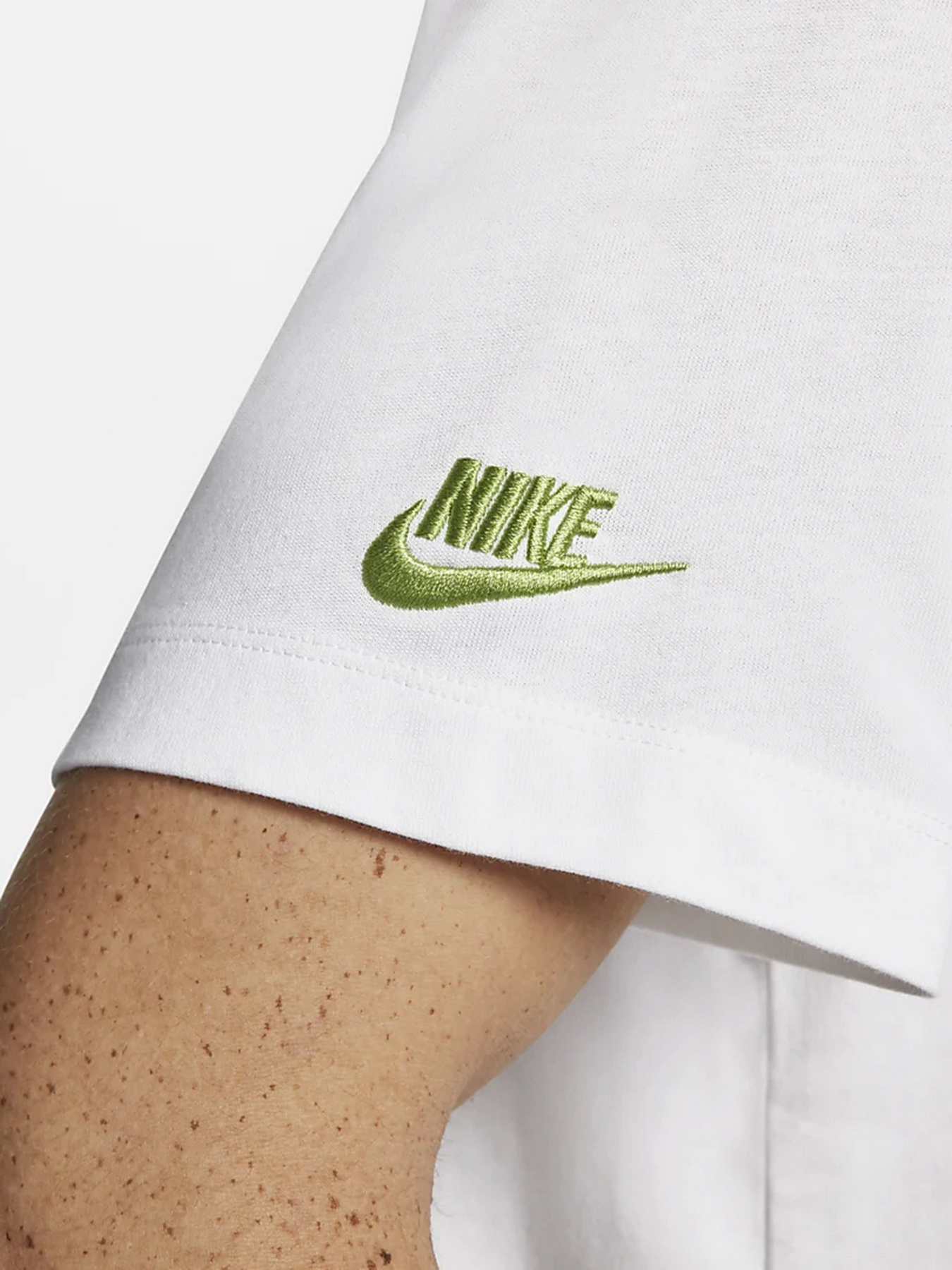 Футболка NIKE Sportswear Ess+ модель DM6377-100 Фото