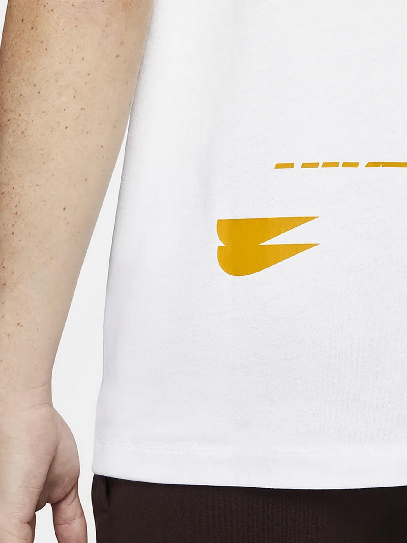 Футболка NIKE Sportswear Ess+ модель DM6377-100 Фото