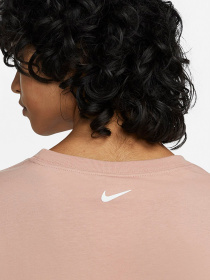 Спортивная футболка NIKE Sportswear модель DO2558-609 Спортивная футболка NIKE Sportswear модель DO2558-609 Фото