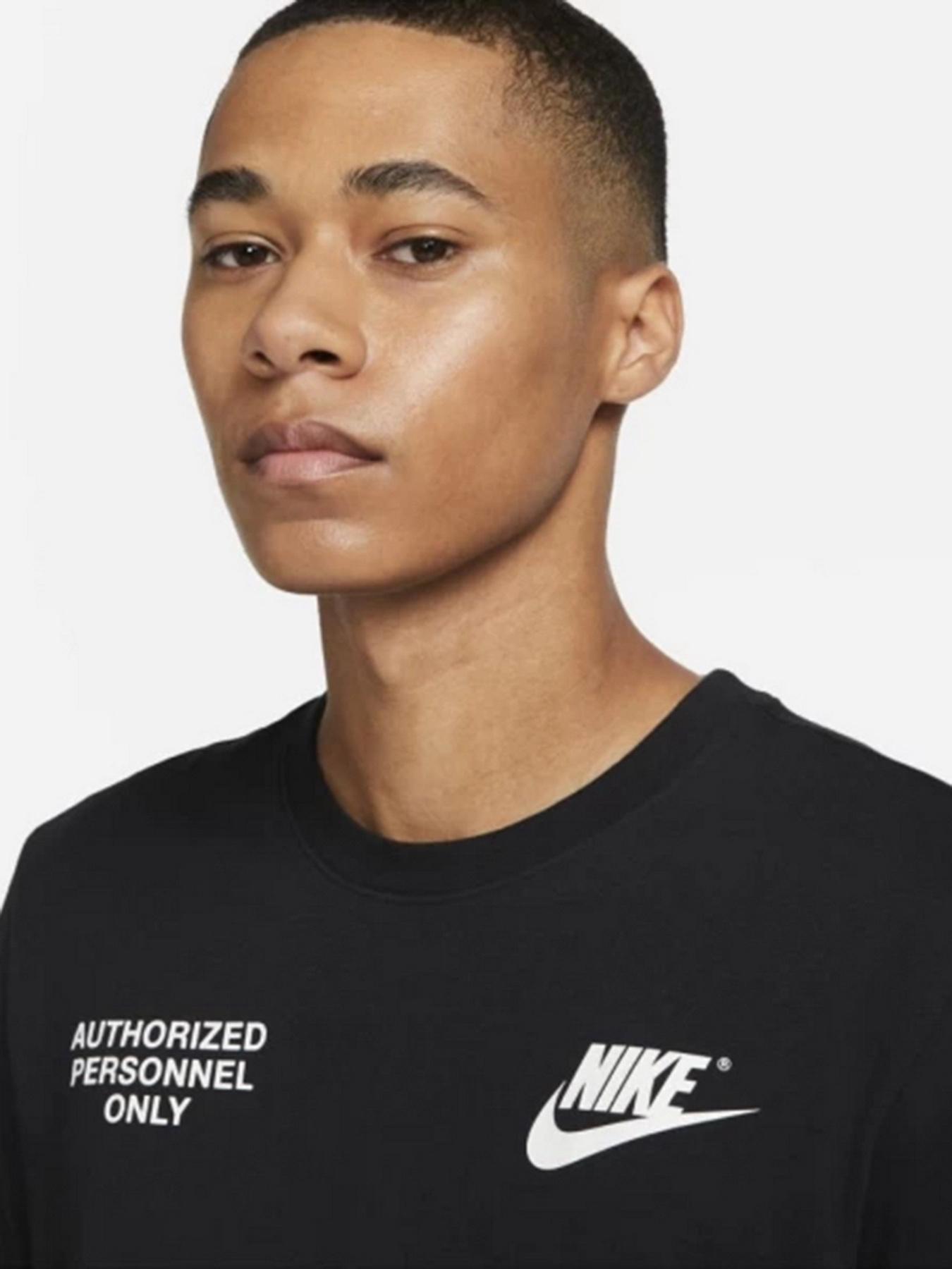 Футболка NIKE Sportswear Tech Auth Personnel модель DO8323-010 Фото