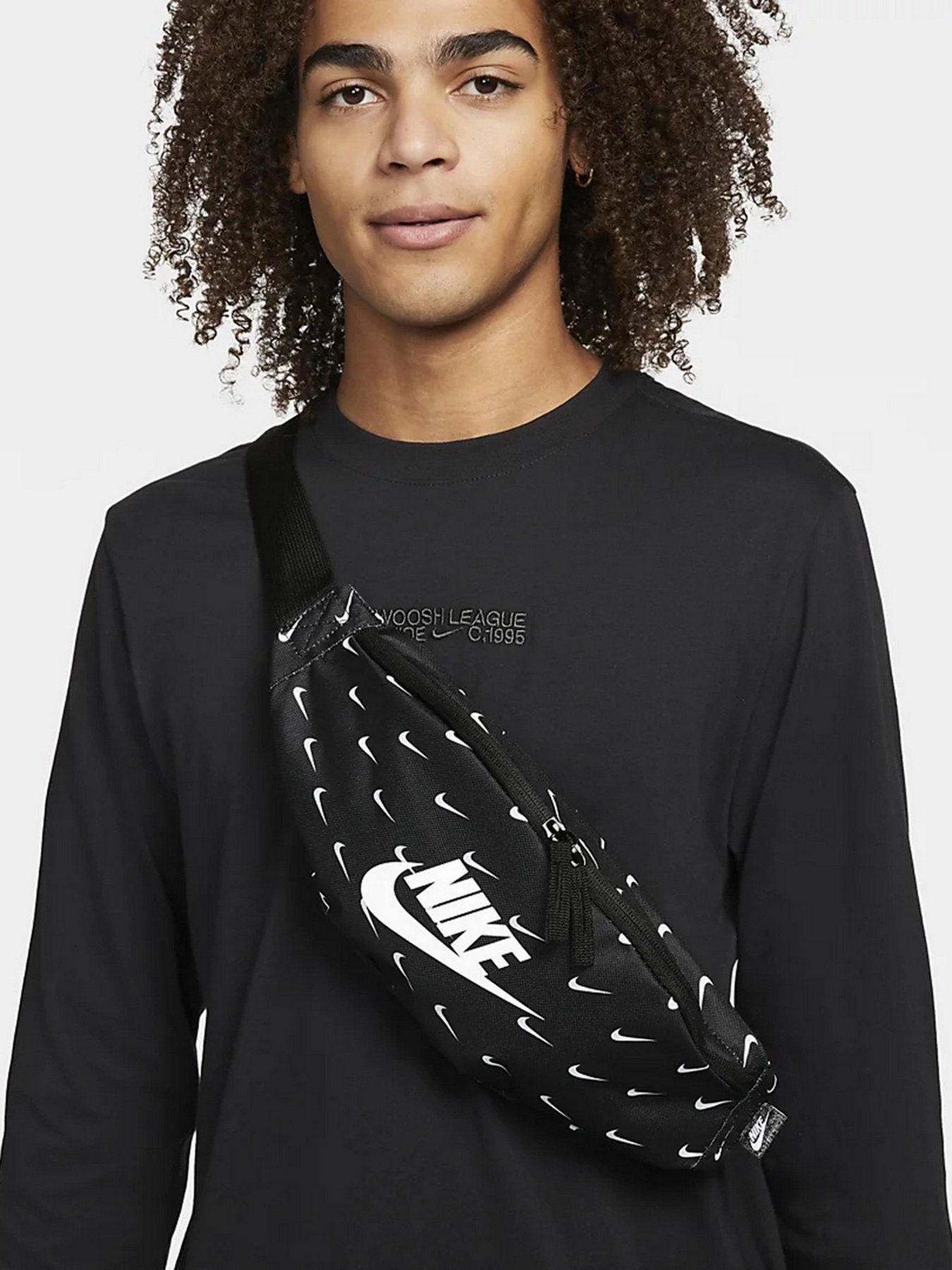 Поясна сумка NIKE Heritage модель DM2161-010 Фото