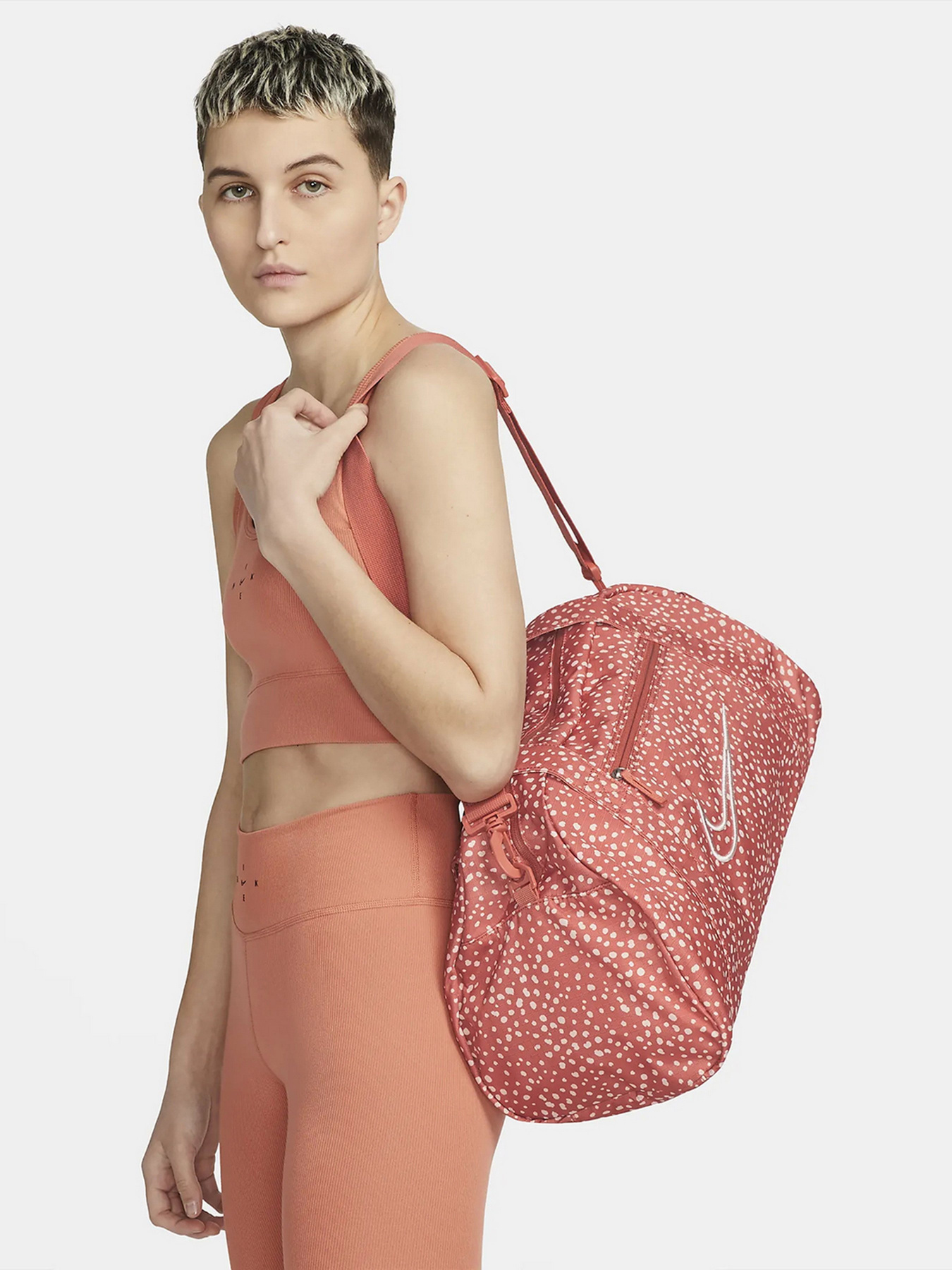 Дорожня сумка NIKE Gym Club модель DO6866-827 Фото