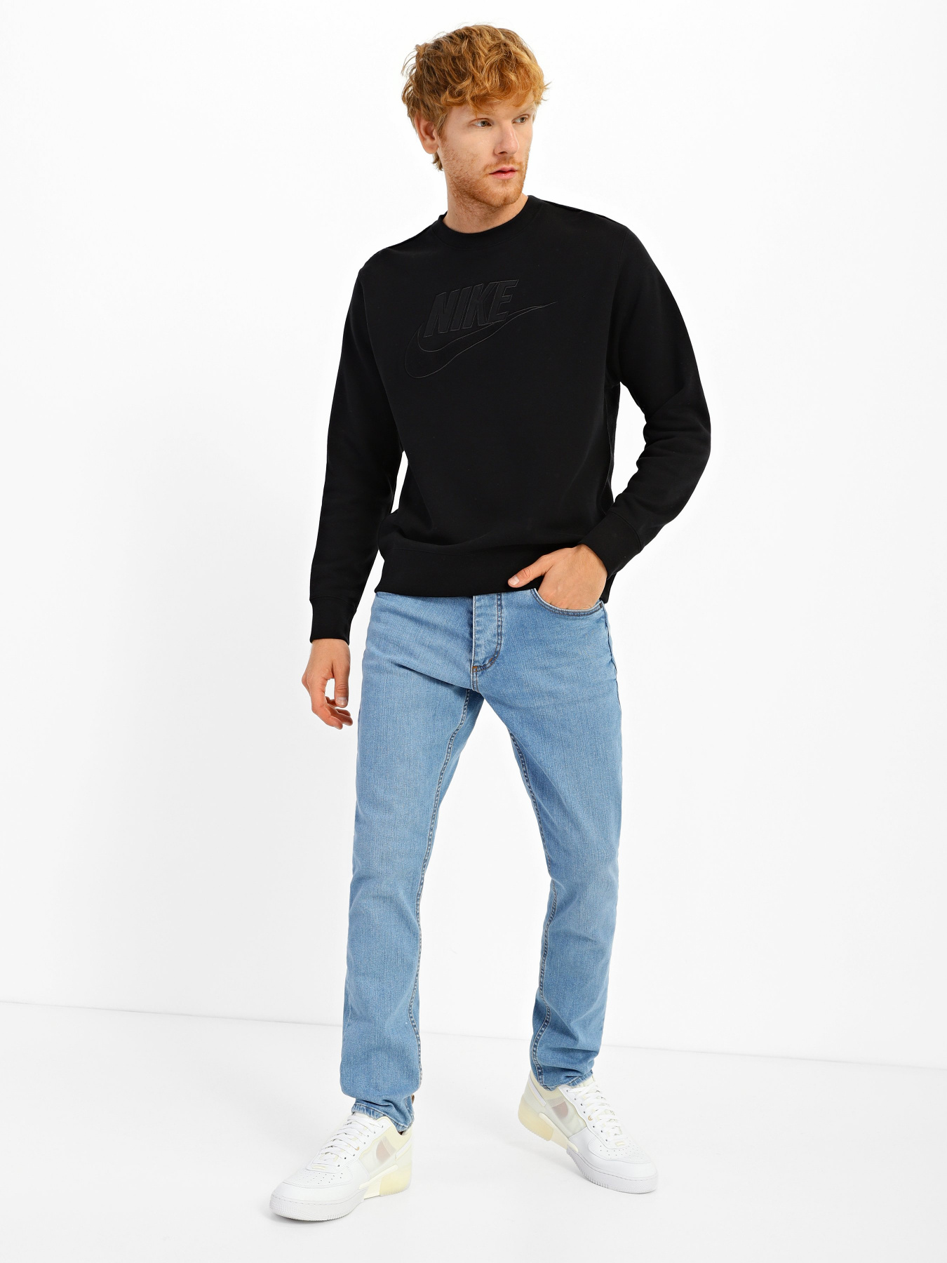 Свитшот NIKE Club Fleece+ модель DQ4583-010 Фото