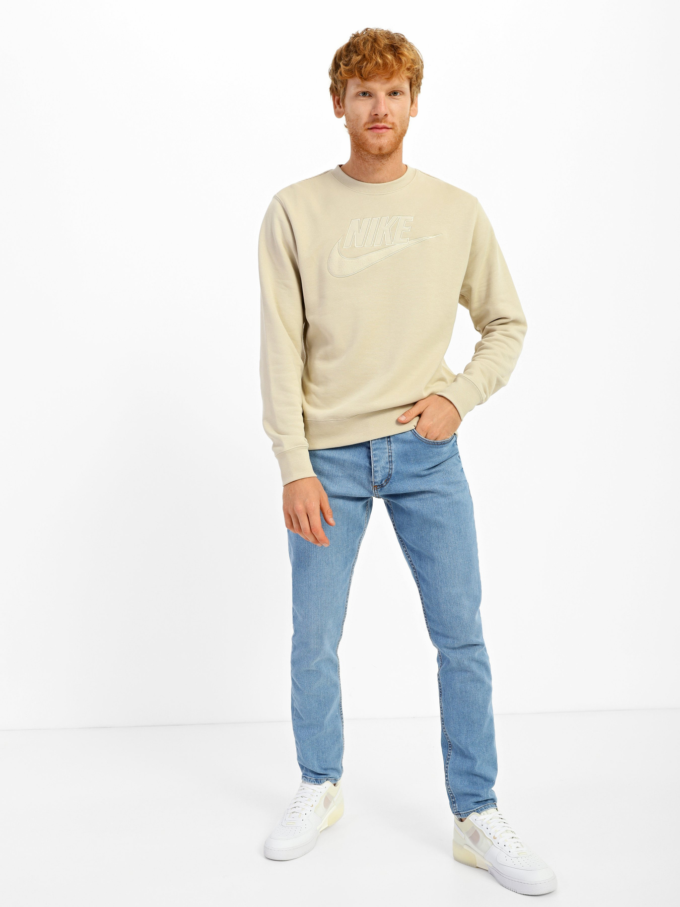 Свитшот NIKE Club Fleece+ модель DQ4583-206 Фото