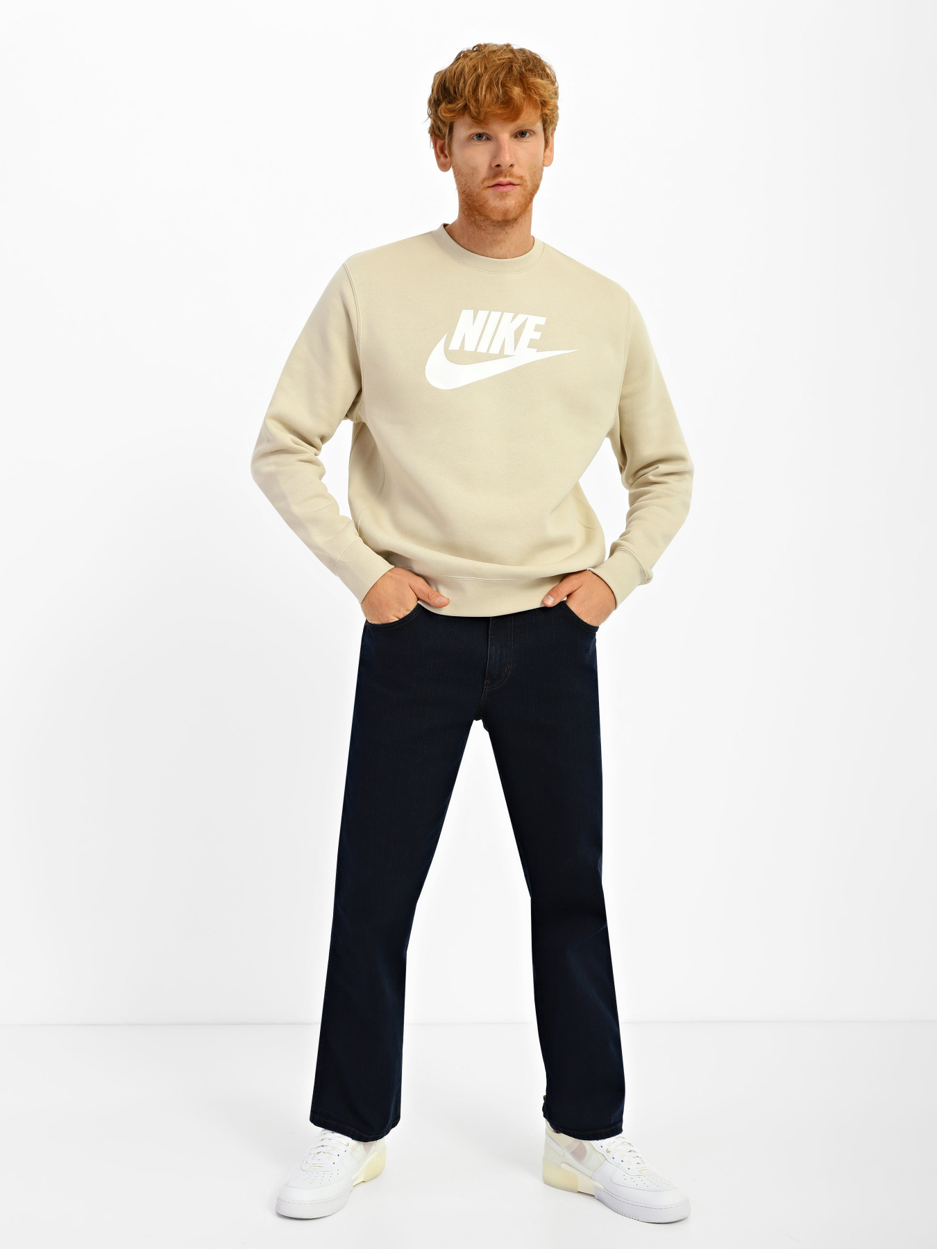 Свитшот NIKE Sportswear Club Fleece Graphic Crew модель DQ4912-206 Фото