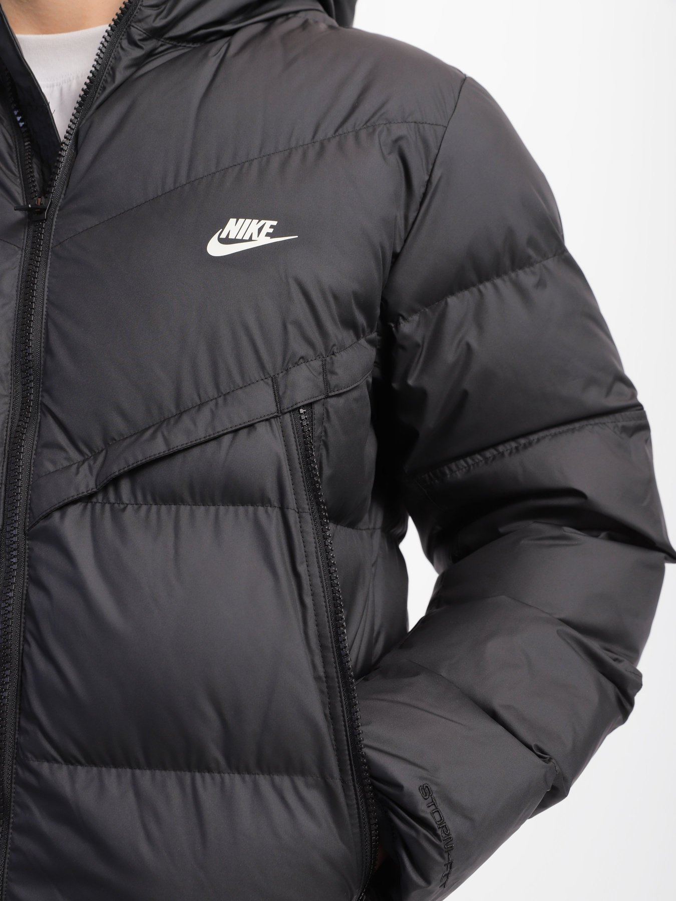 Зимова куртка NIKE Storm-FIT Windrunner модель DR9605-010 Фото