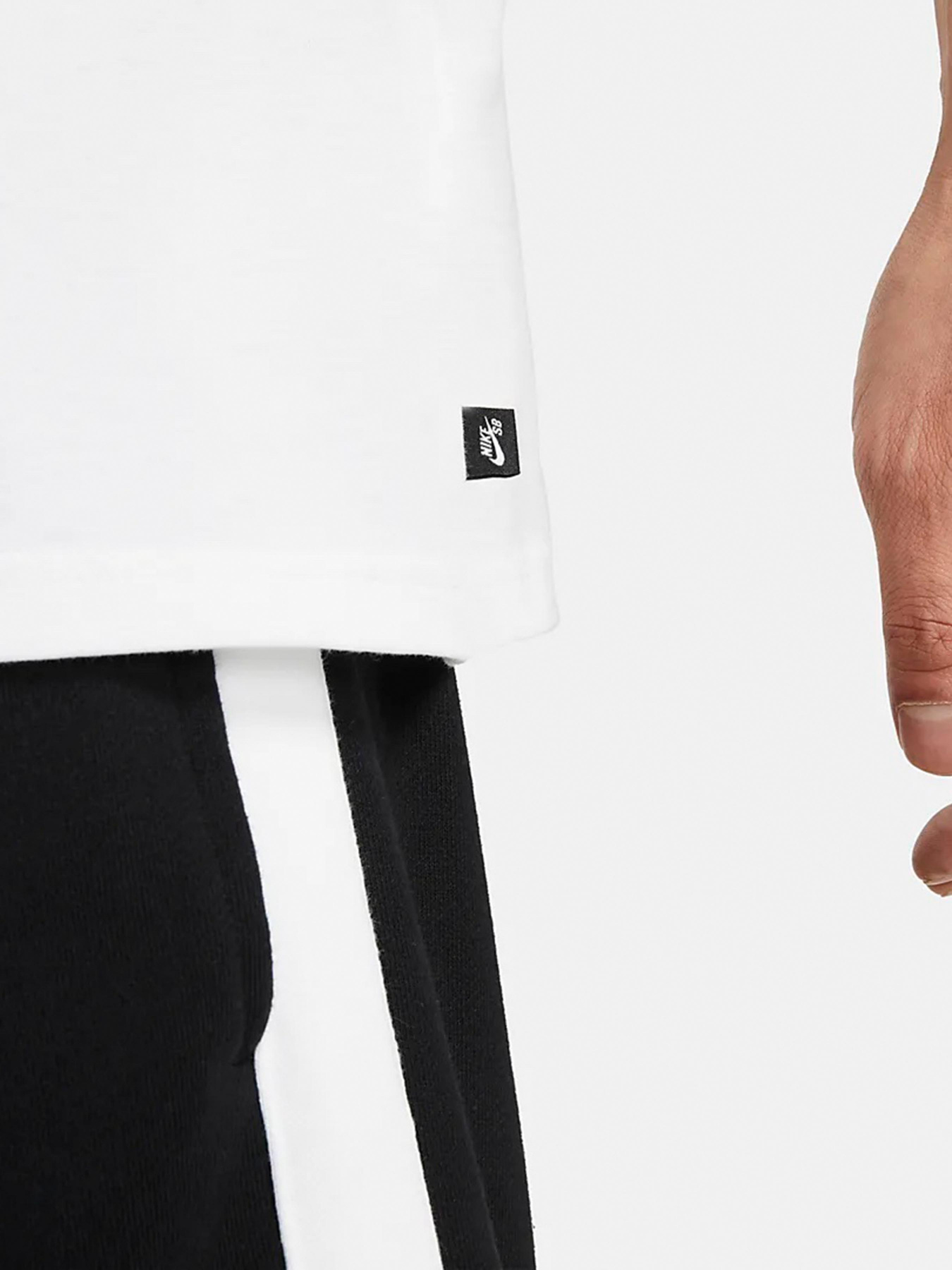 Футболка NIKE SB LOGO SKATE модель DC7817-100 Футболка NIKE SB LOGO SKATE модель DC7817-100 Фото