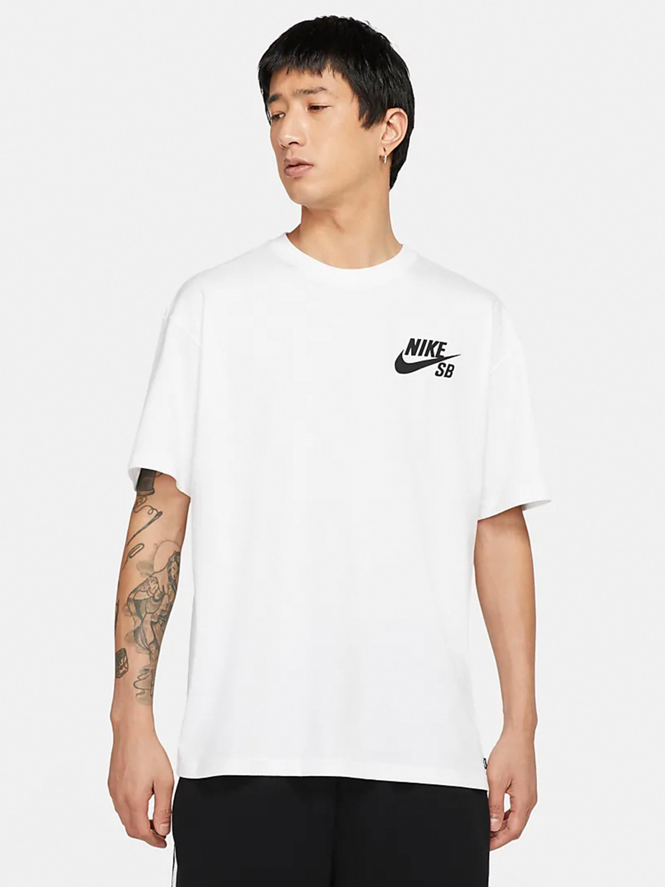 Футболка NIKE SB LOGO SKATE модель DC7817-100 Футболка NIKE SB LOGO SKATE модель DC7817-100 Фото