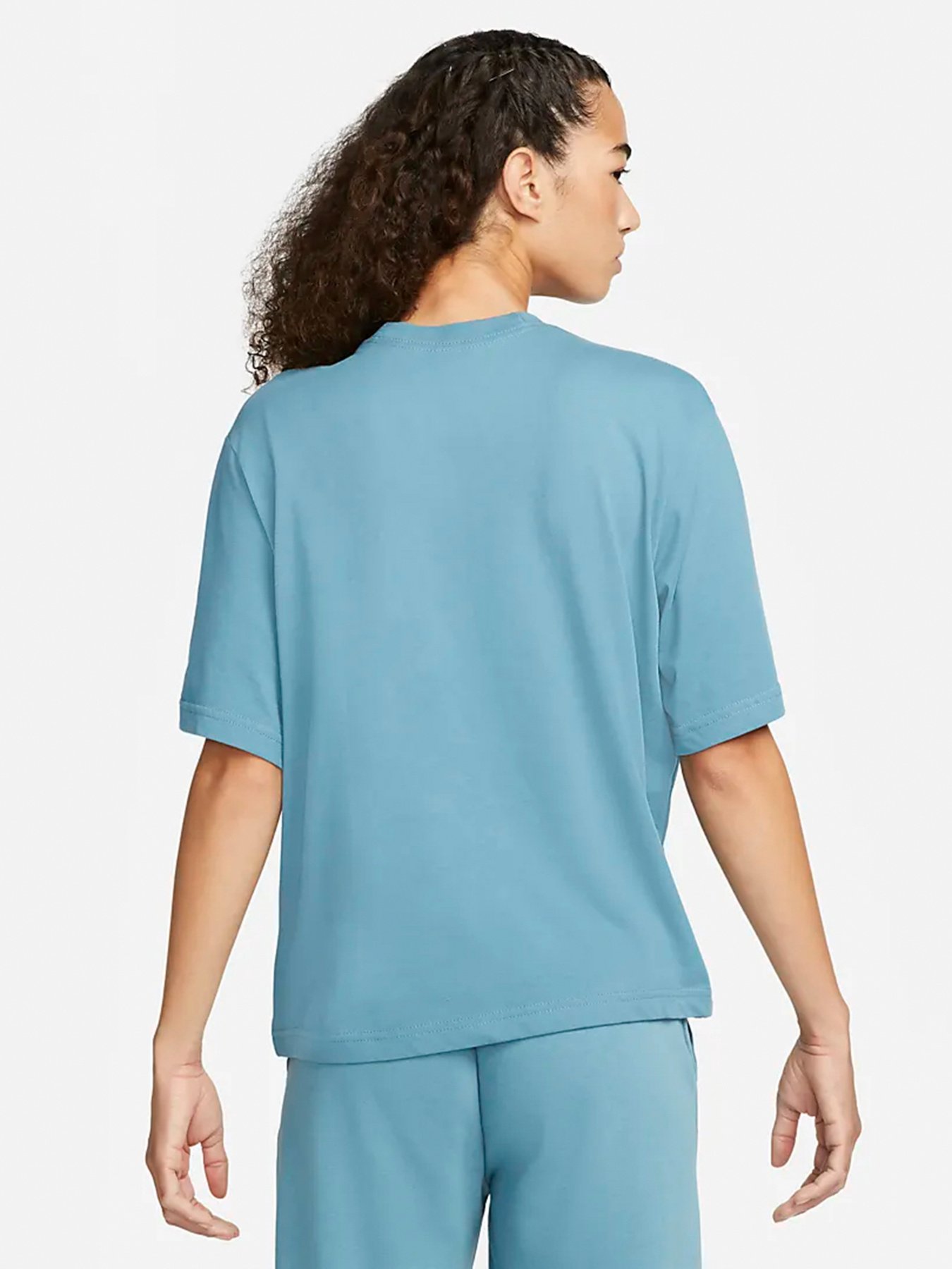 Футболка NIKE Dri-FIT модель DX7984-496 Футболка NIKE Dri-FIT модель DX7984-496 Фото