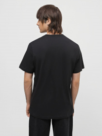 Футболка NIKE Icon Futura модель AR5004-010 Фото