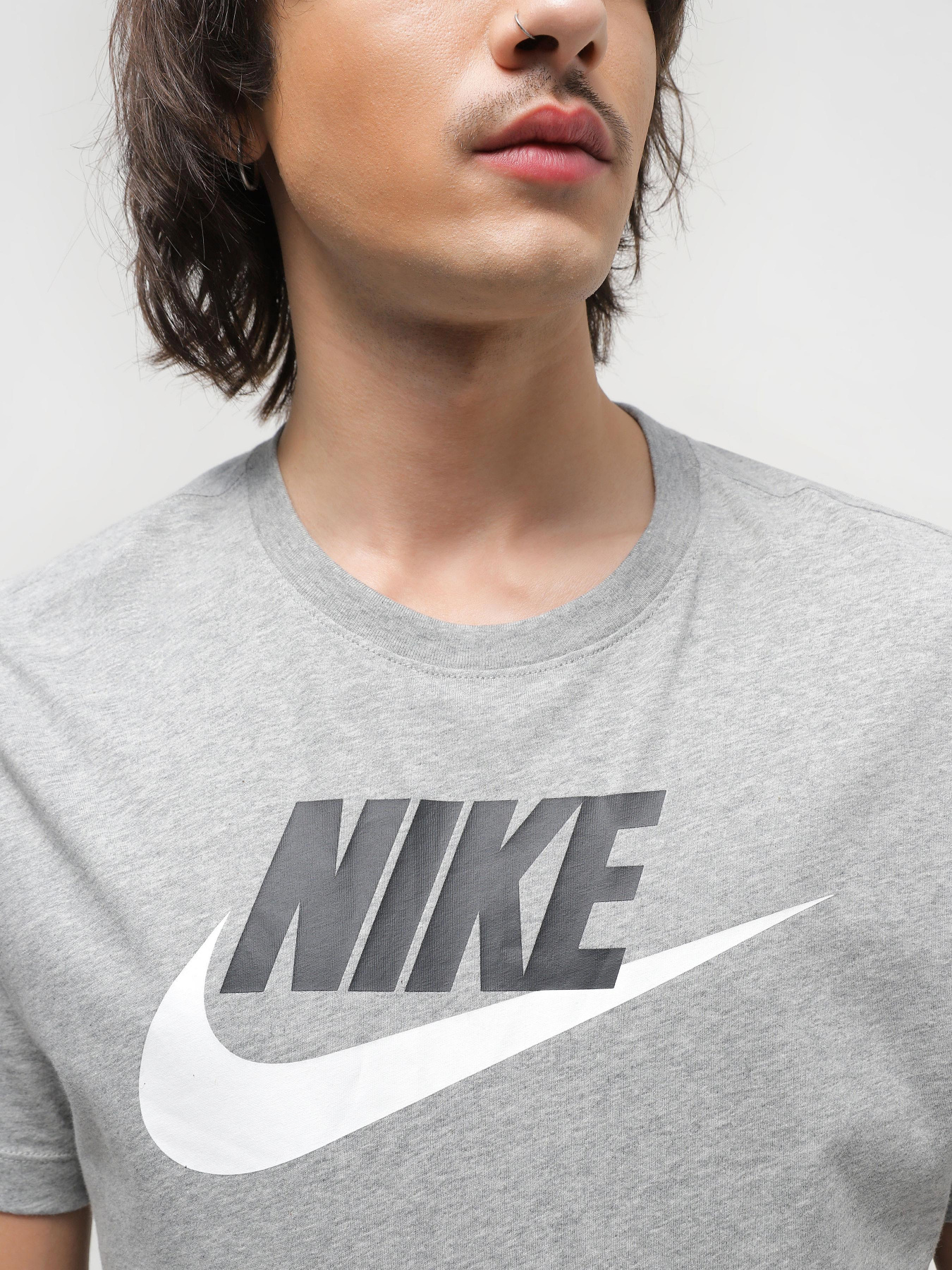 Футболка NIKE Icon Futura модель AR5004-063 Фото