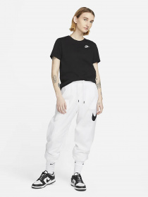 Футболка NIKE Sportswear Club Essentials модель DX7902-010 Фото