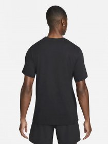 Футболка спортивная NIKE Swoosh модель CZ7989-010 Фото