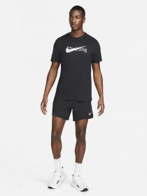 Футболка спортивная NIKE Swoosh модель CZ7989-010 Фото