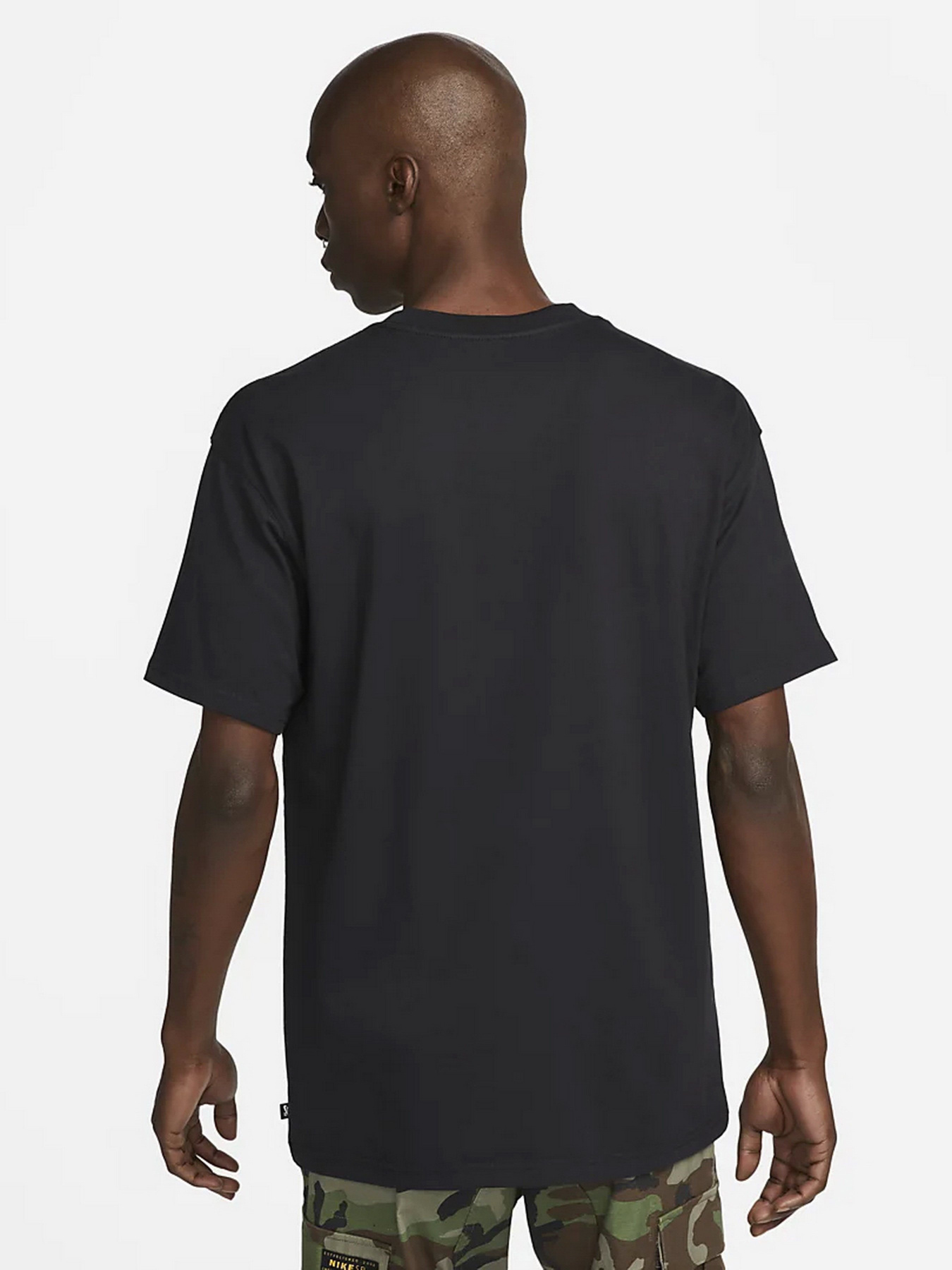 Футболка NIKE ESSENTIALS модель DB9975-010 Фото