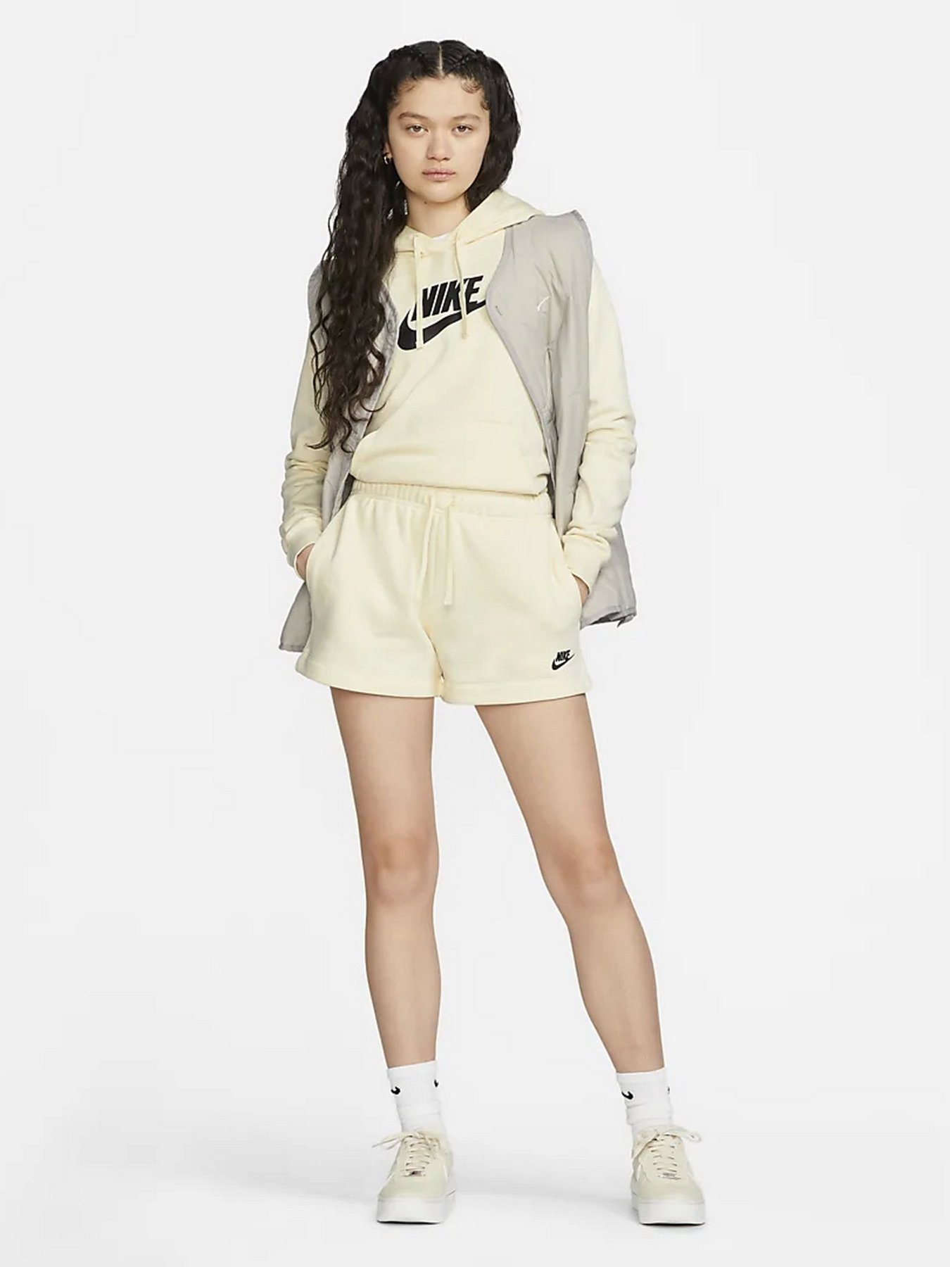 Повсякденні шорти NIKE Sportswear Club Fleece модель DQ5802-113 Повсякденні шорти NIKE Sportswear Club Fleece модель DQ5802-113 Фото