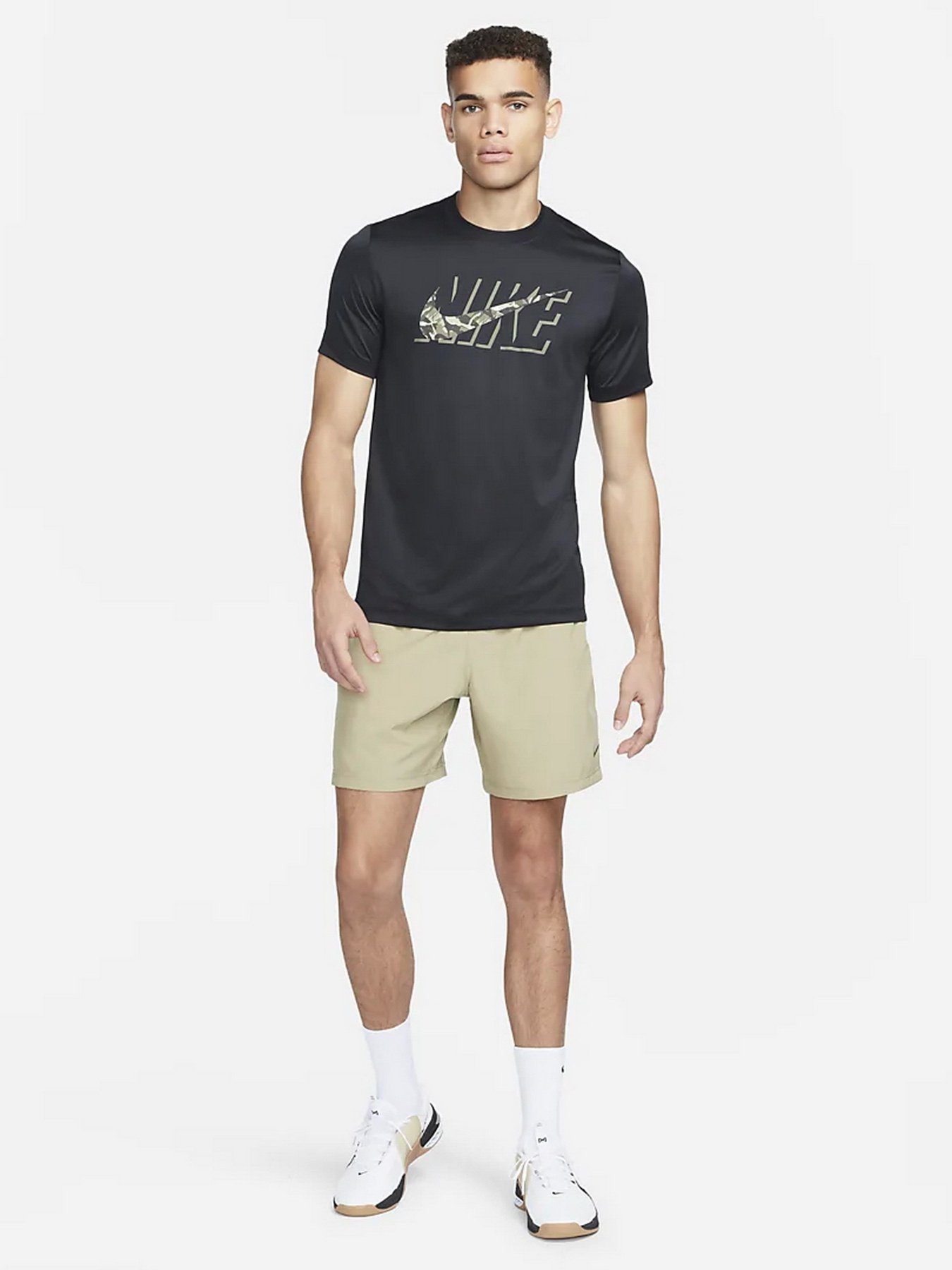 Футболка спортивна NIKE Dri-FIT модель DZ2741-010 Фото
