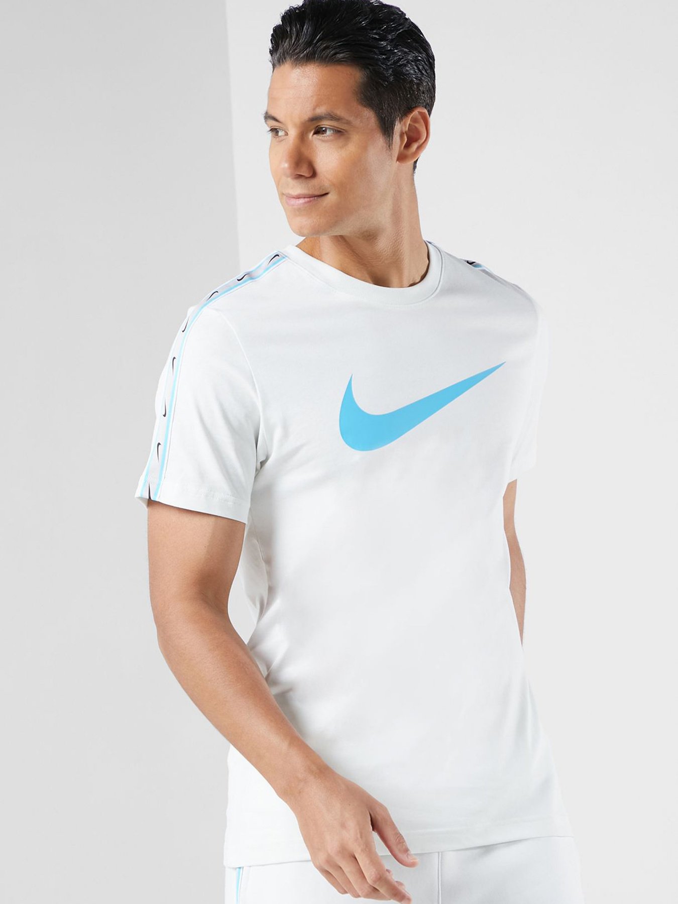 Футболка NIKE Repeat Sw Ss модель DX2032-121 Фото