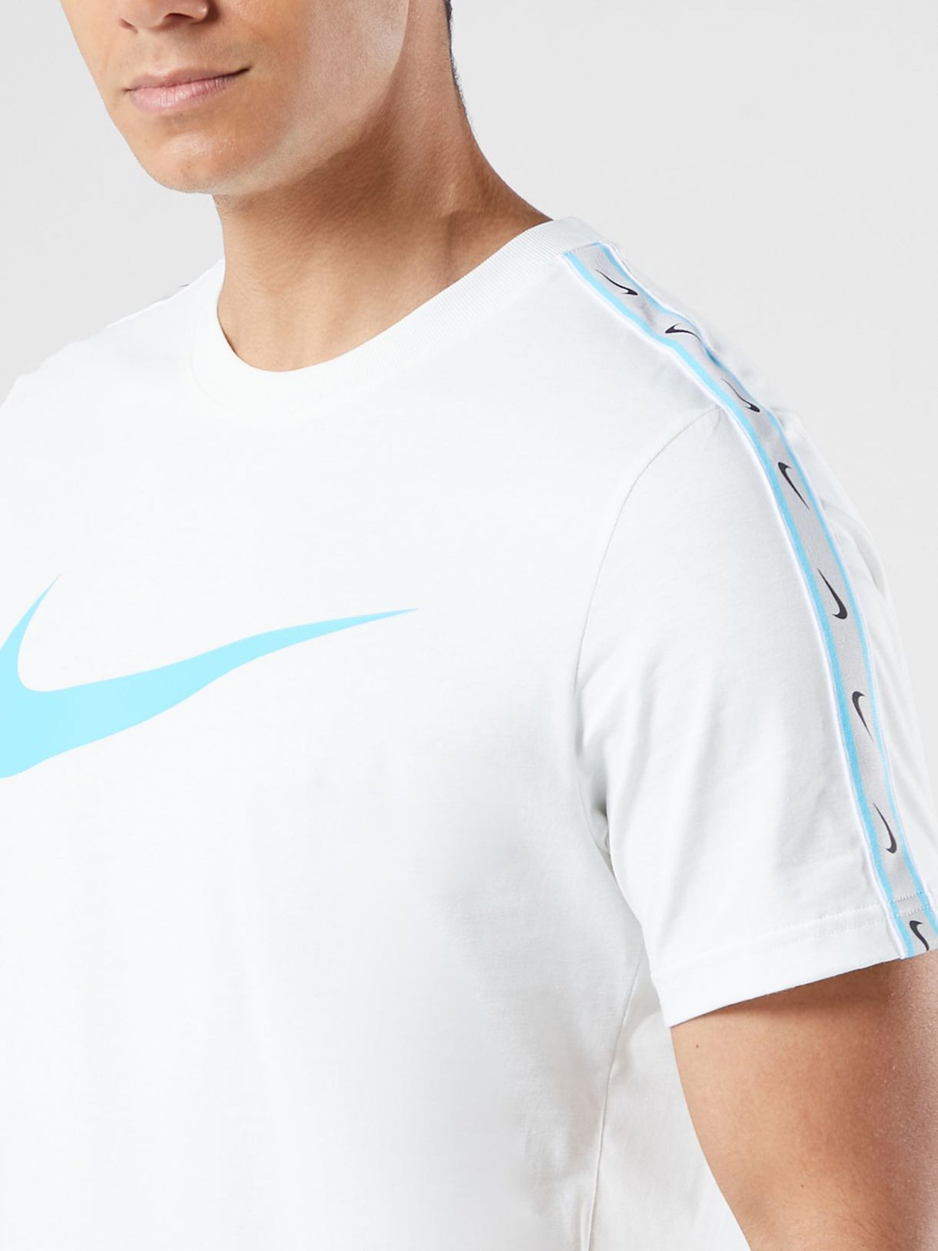 Футболка NIKE Repeat Sw Ss модель DX2032-121 Фото