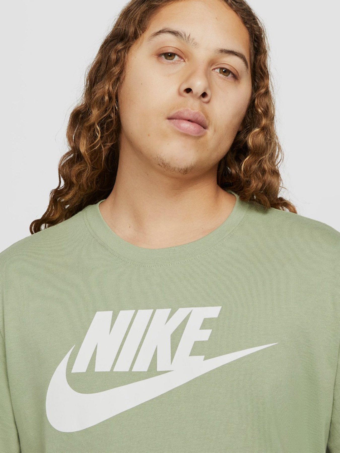 Футболка NIKE Icon Futura модель AR5004-386 Фото