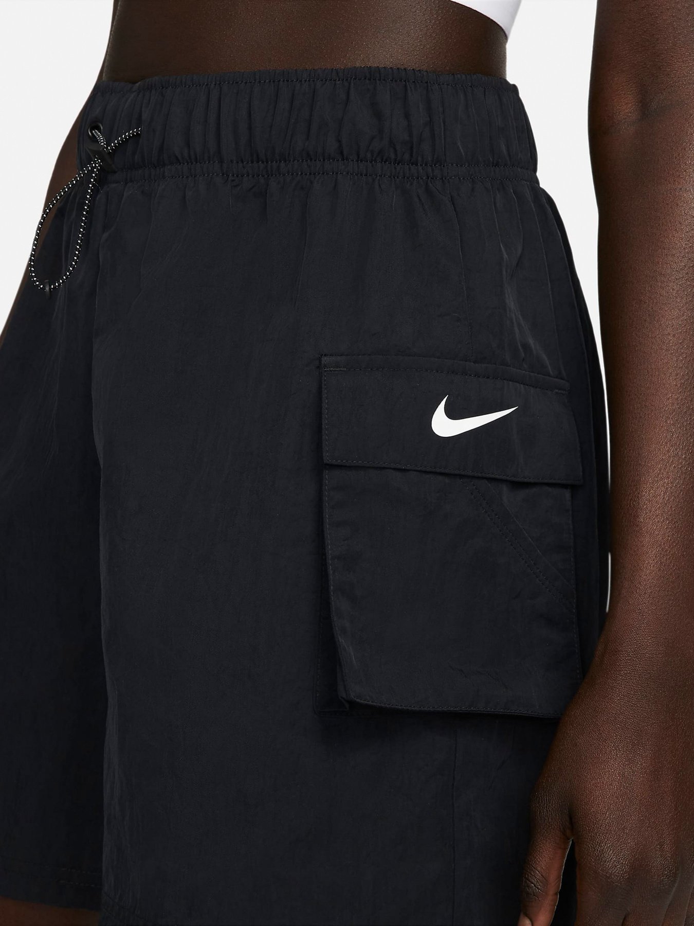 Шорты спортивные NIKE SPORTSWEAR ESSENTIAL модель DM6247-010 Шорты спортивные NIKE SPORTSWEAR ESSENTIAL модель DM6247-010 Фото