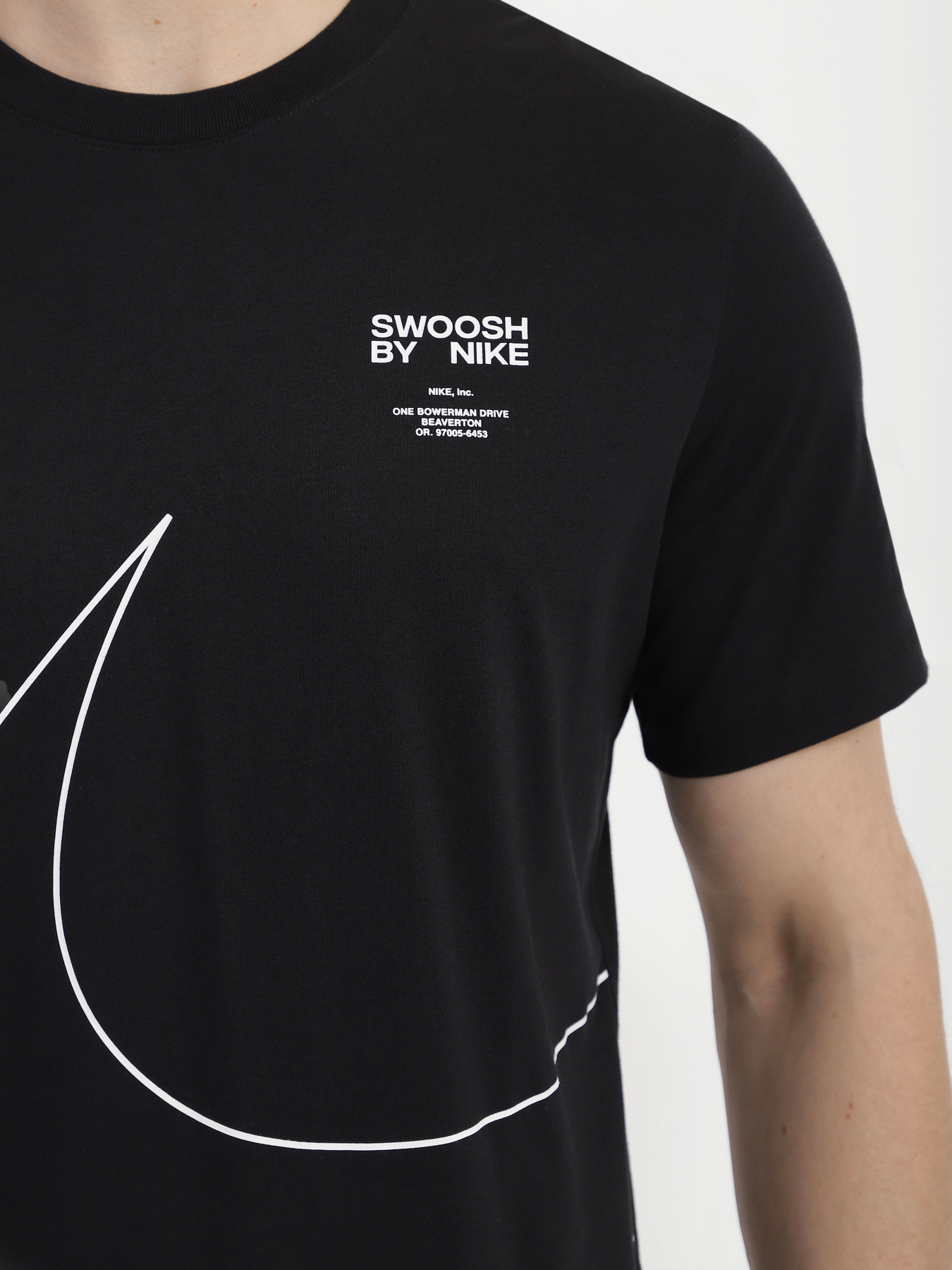 Футболка спортивна NIKE Big Swoosh модель DZ2883-010 Фото