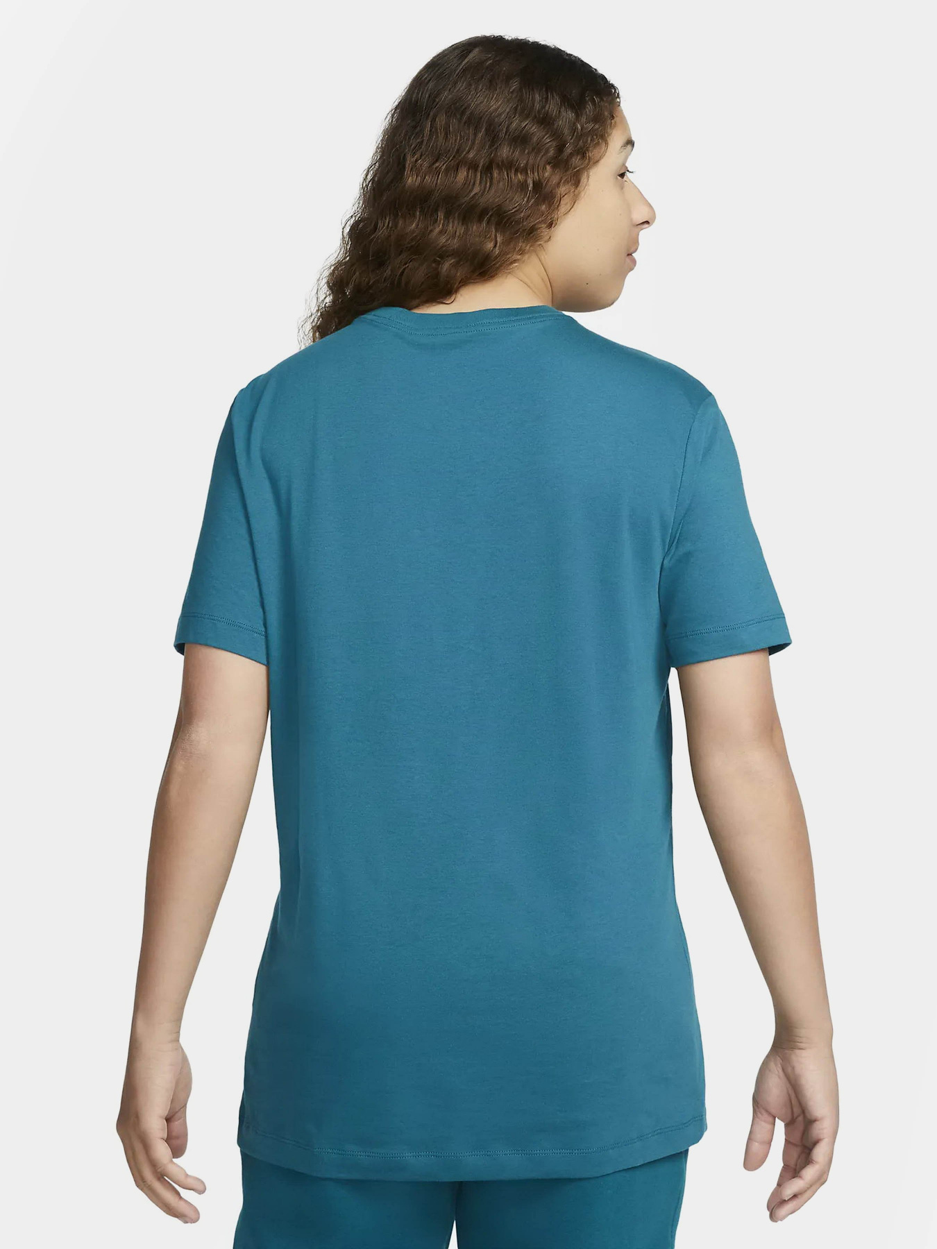 Спортивная футболка NIKE Nsw Club модель AR4997-381 Фото