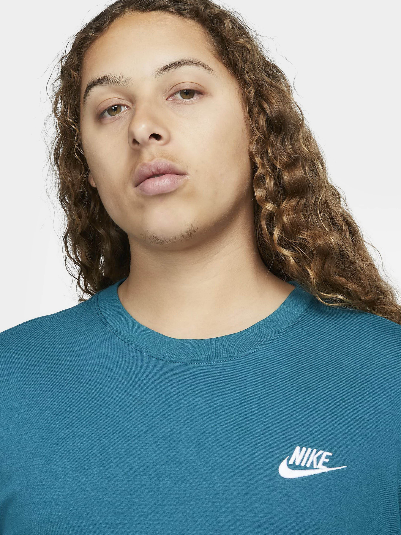 Спортивная футболка NIKE Nsw Club модель AR4997-381 Фото