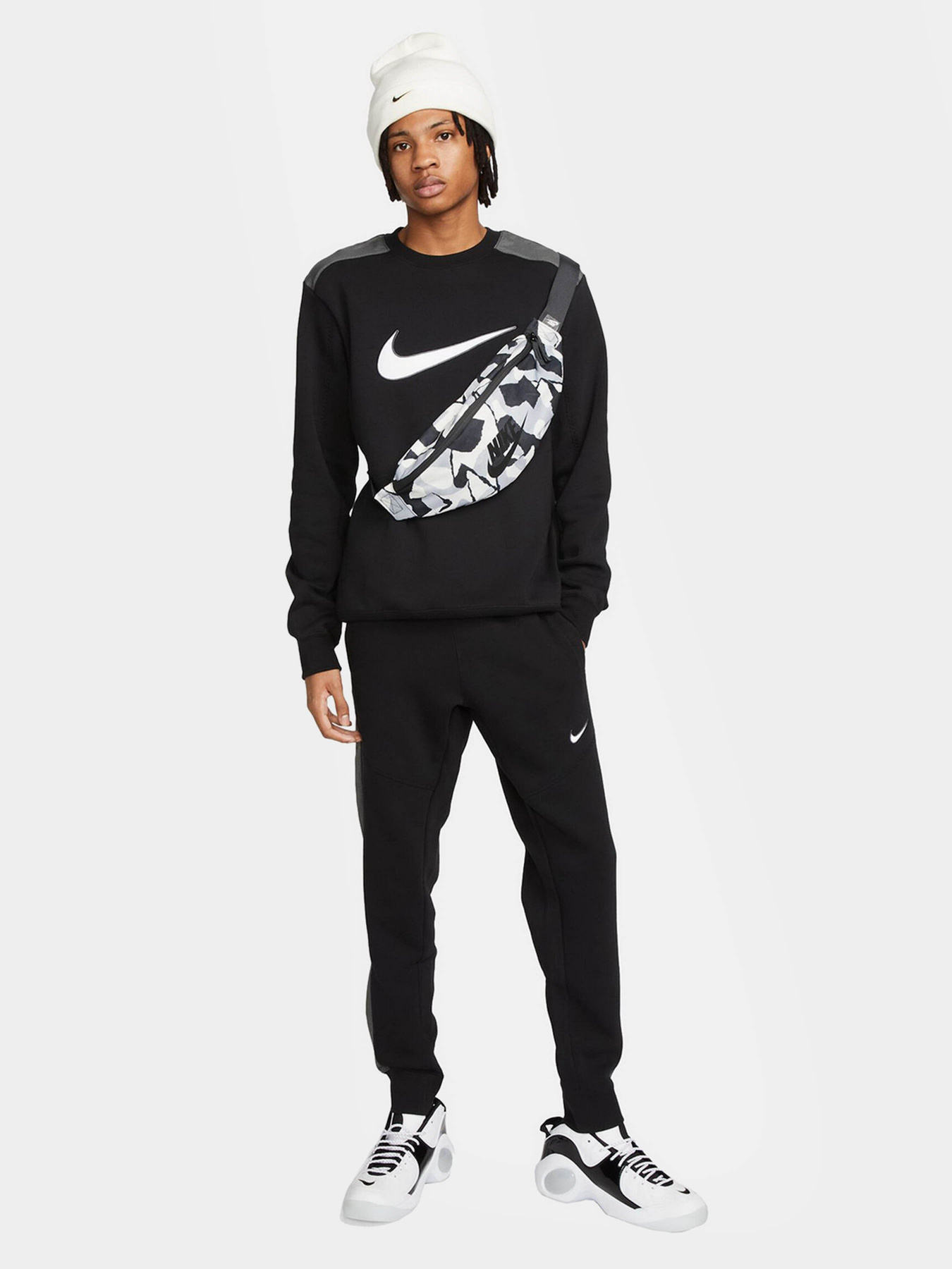 Свитшот NIKE Sportswear Club Fleece Crew модель FN0245-010 Фото