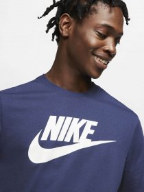 Футболка спортивна NIKE Sportswear модель AR5004-411 Фото