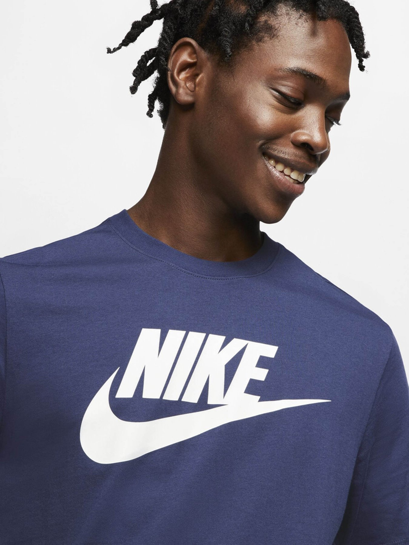 Спортивна футболка NIKE Sportswear модель AR5004-411 Фото