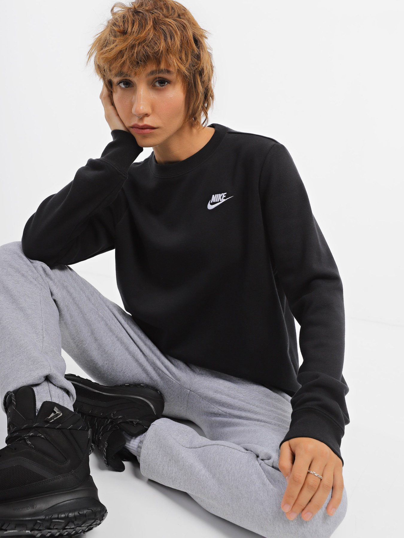 Свитшот NIKE Sportswear Club Fleece Crewneck модель DQ5473-010 Свитшот NIKE Sportswear Club Fleece Crewneck модель DQ5473-010 Фото