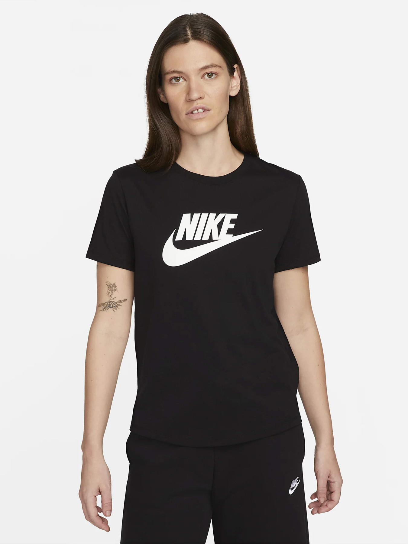 Футболки и поло NIKE Sportswear Essentials модель DX7906-010 Футболки и поло NIKE Sportswear Essentials модель DX7906-010 Фото