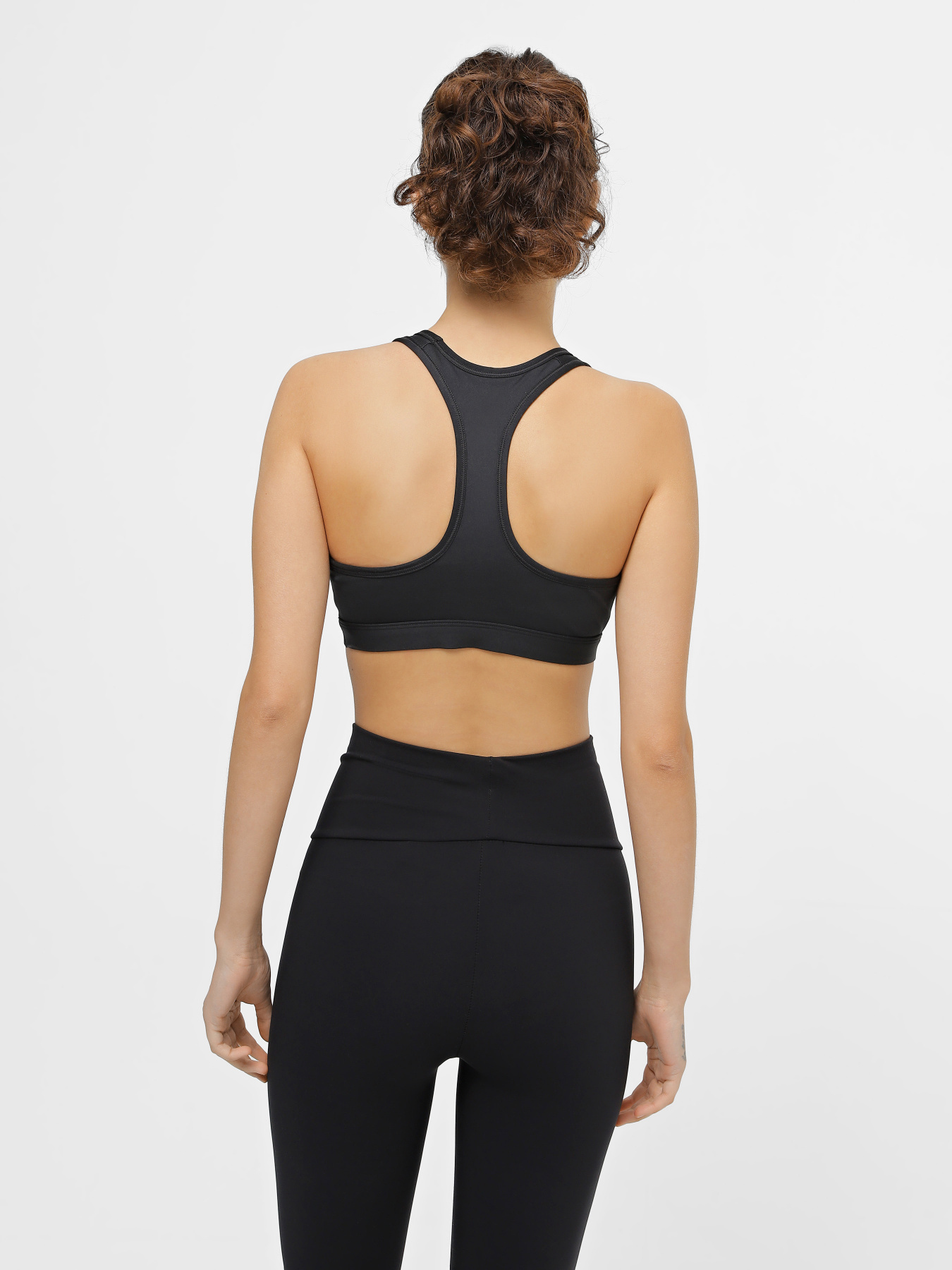 Топ спортивный NIKE Swoosh Medium-Support модель FB4080-010 Фото