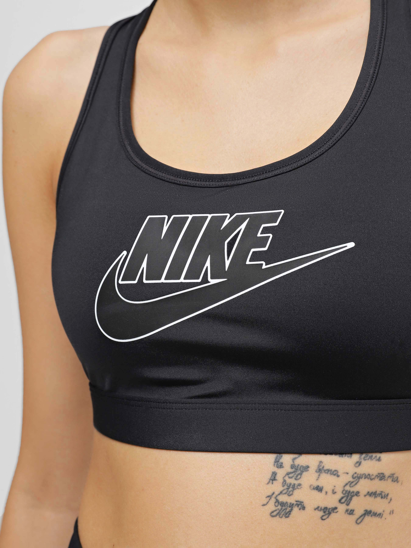 Топ спортивный NIKE Swoosh Medium-Support модель FB4080-010 Фото