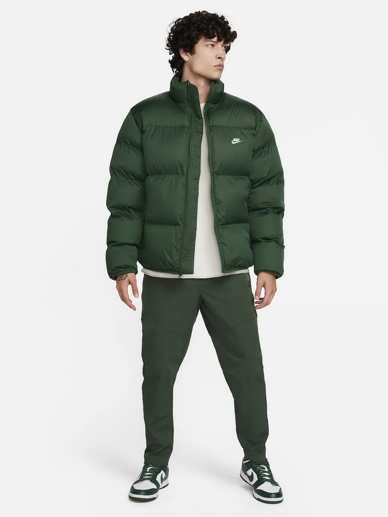 Зимова куртка NIKE Sportswear Club Puffer модель FB7368-323 Фото