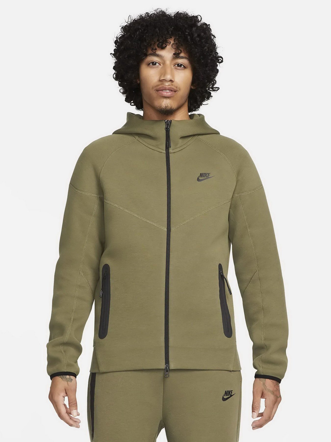 Кофта спортивная NIKE Sportswear Tech Fleece Windrunner модель FB7921-222 Фото