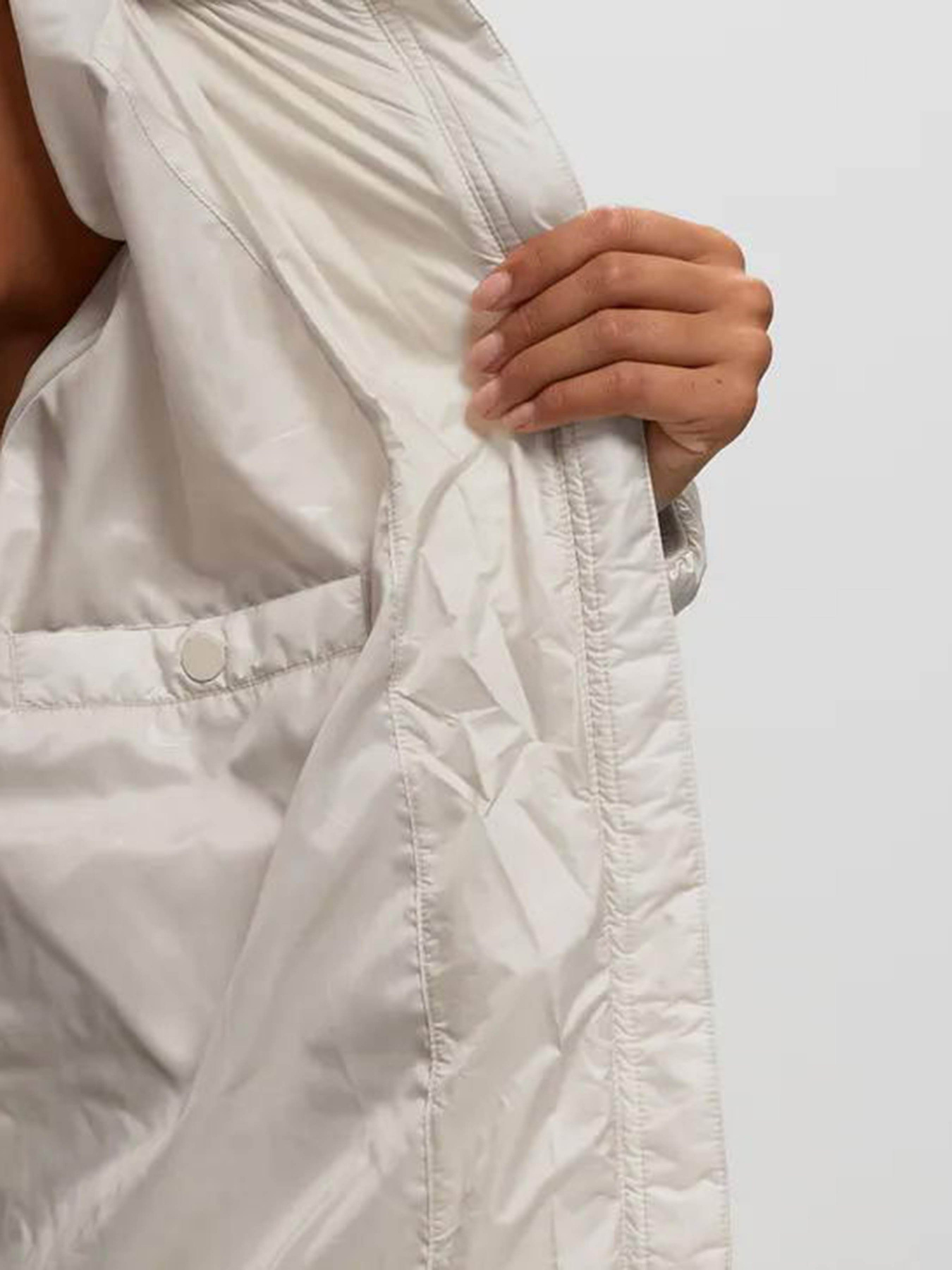 Парка NIKE Sportswear Swoosh Puffer PrimaLoft® модель FB7670-104 Фото