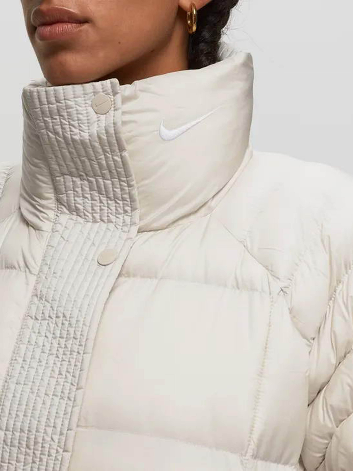 Парка NIKE Sportswear Swoosh Puffer PrimaLoft® модель FB7670-104 Фото