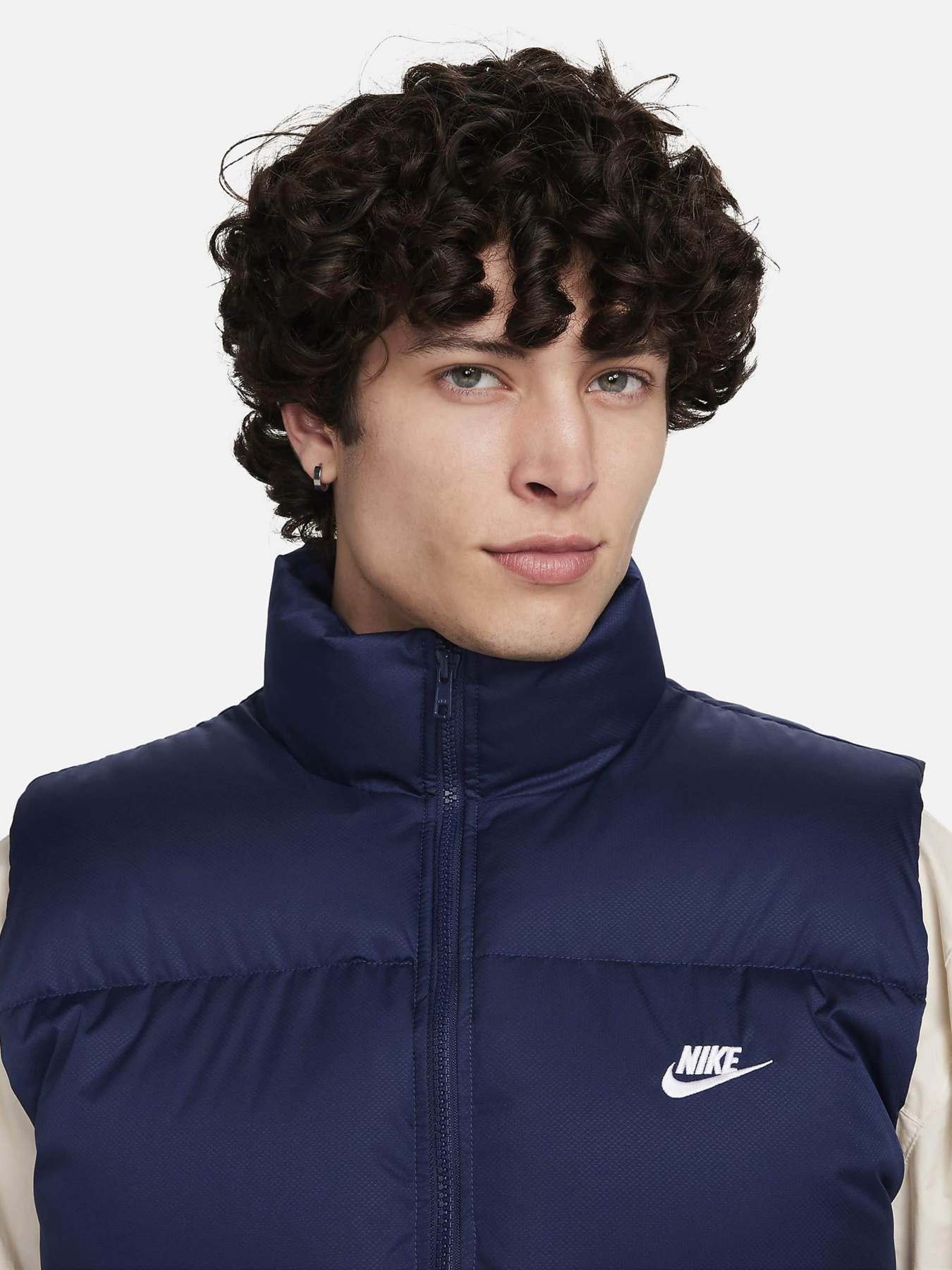 Утепленный жилет NIKE Sportswear Club PrimaLoft® модель FB7373-410 Утепленный жилет NIKE Sportswear Club PrimaLoft® модель FB7373-410 Фото