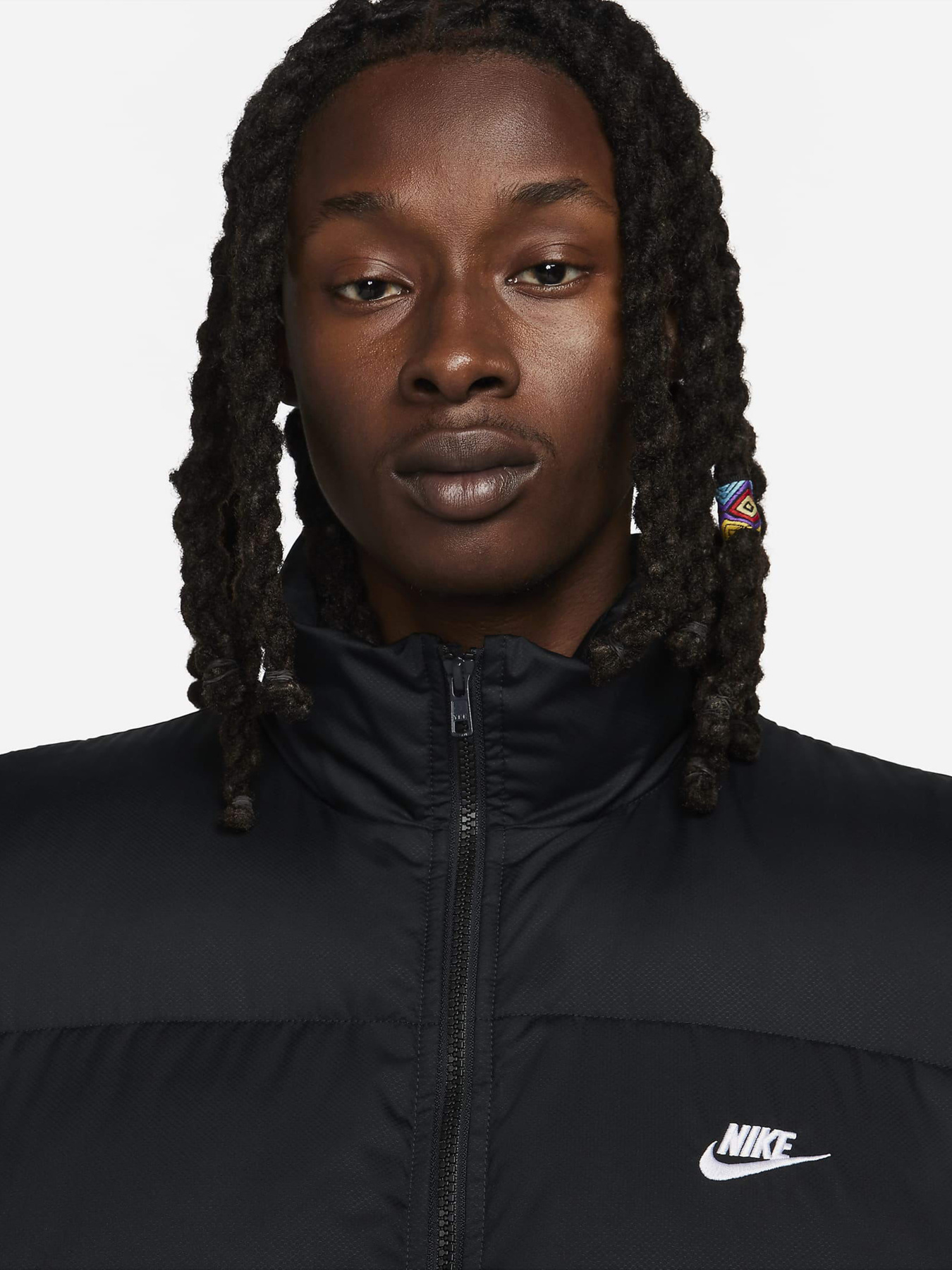 Утепленный жилет NIKE SPORTSWEAR CLUB WATER-REPELLEN модель FB7373-010 Утепленный жилет NIKE SPORTSWEAR CLUB WATER-REPELLEN модель FB7373-010 Фото