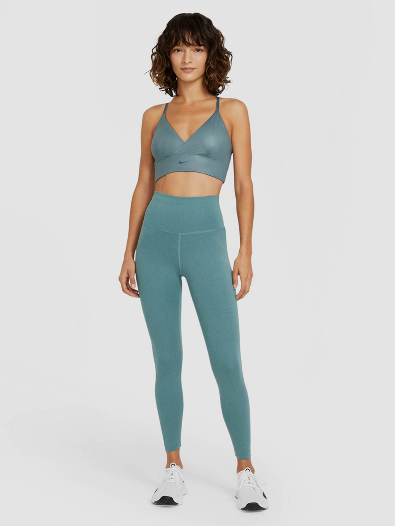 Топ NIKE Indy модель CT3781-387 Фото