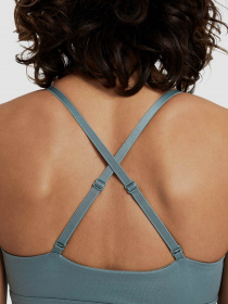 Топ NIKE Indy модель CT3781-387 Фото