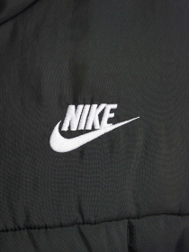 Зимняя куртка NIKE Clsc Puff модель FB7674-010 Фото