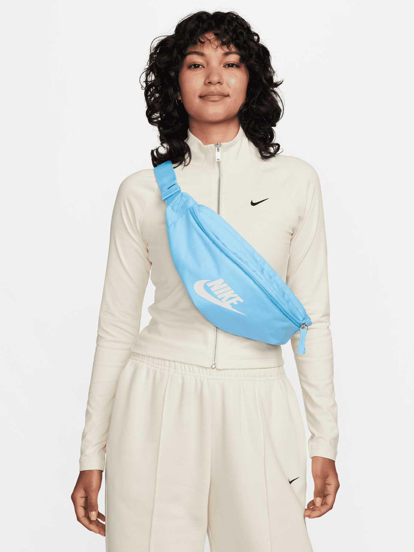 Поясная сумка NIKE HERITAGE модель DB0490-407 Поясная сумка NIKE HERITAGE модель DB0490-407 Фото