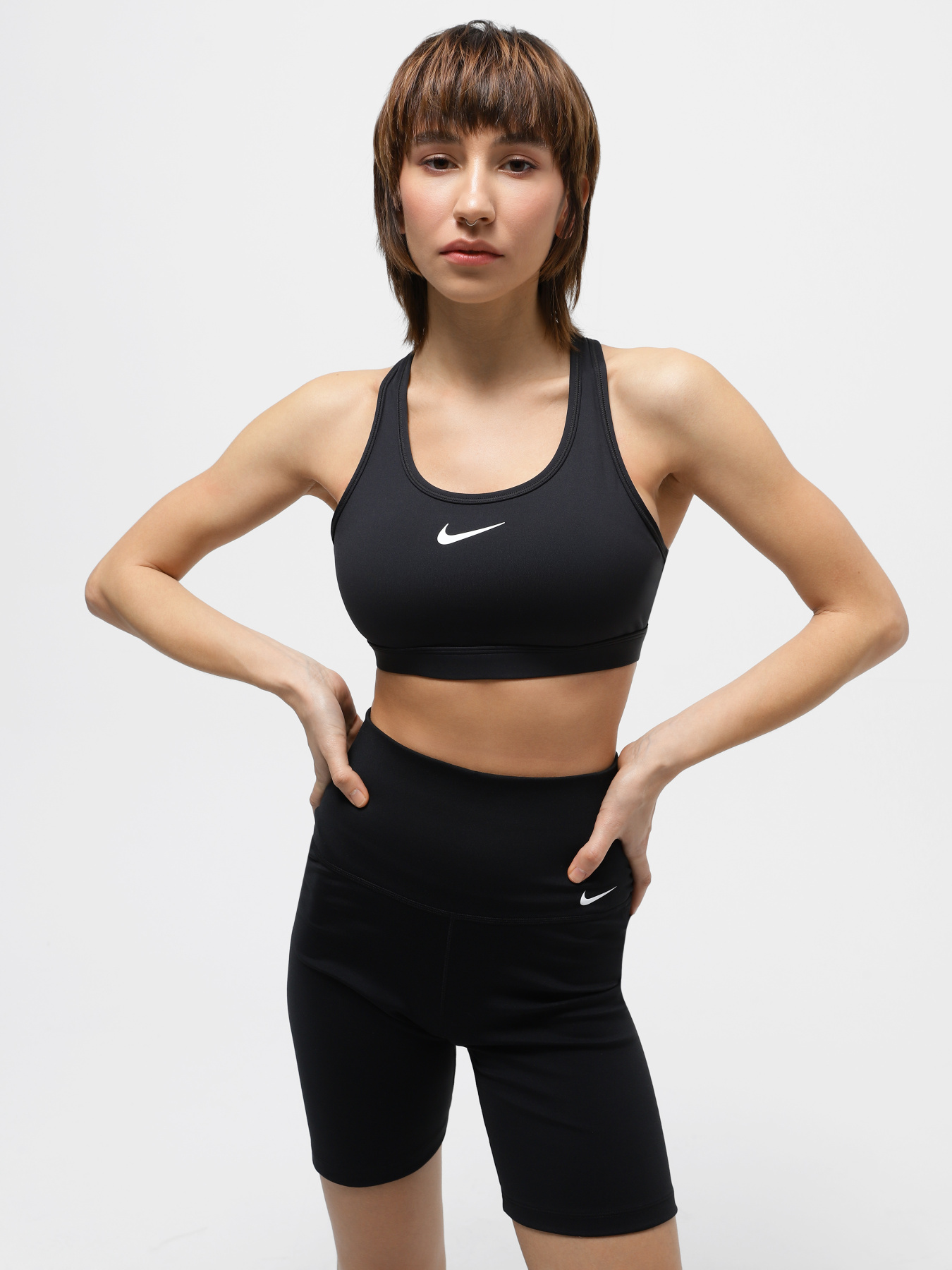 Топ спортивный NIKE Swsh Med Spt Bra модель DX6821-010 Фото