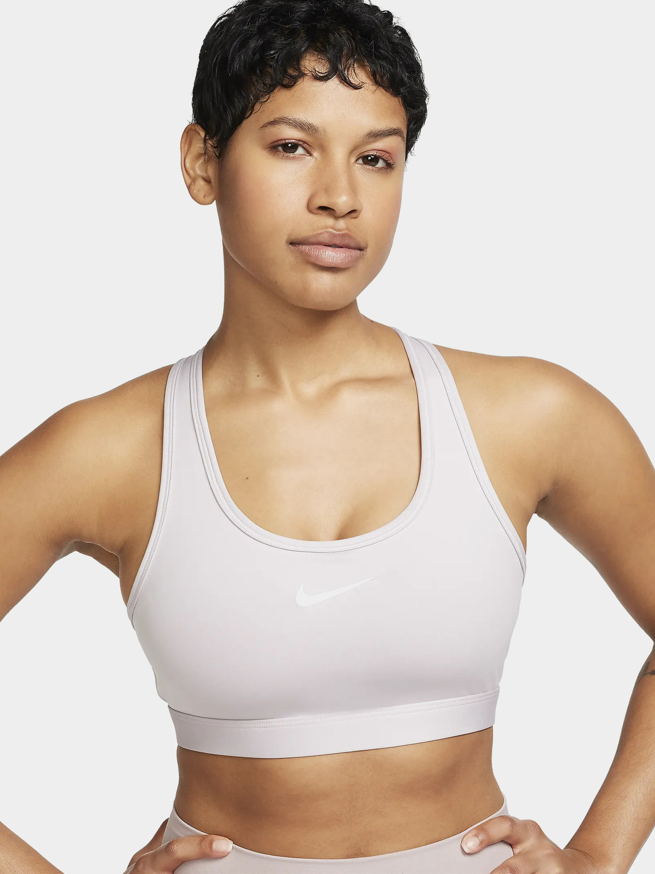 Топ спортивный NIKE Swoosh Medium Support модель DX6821-019 Фото