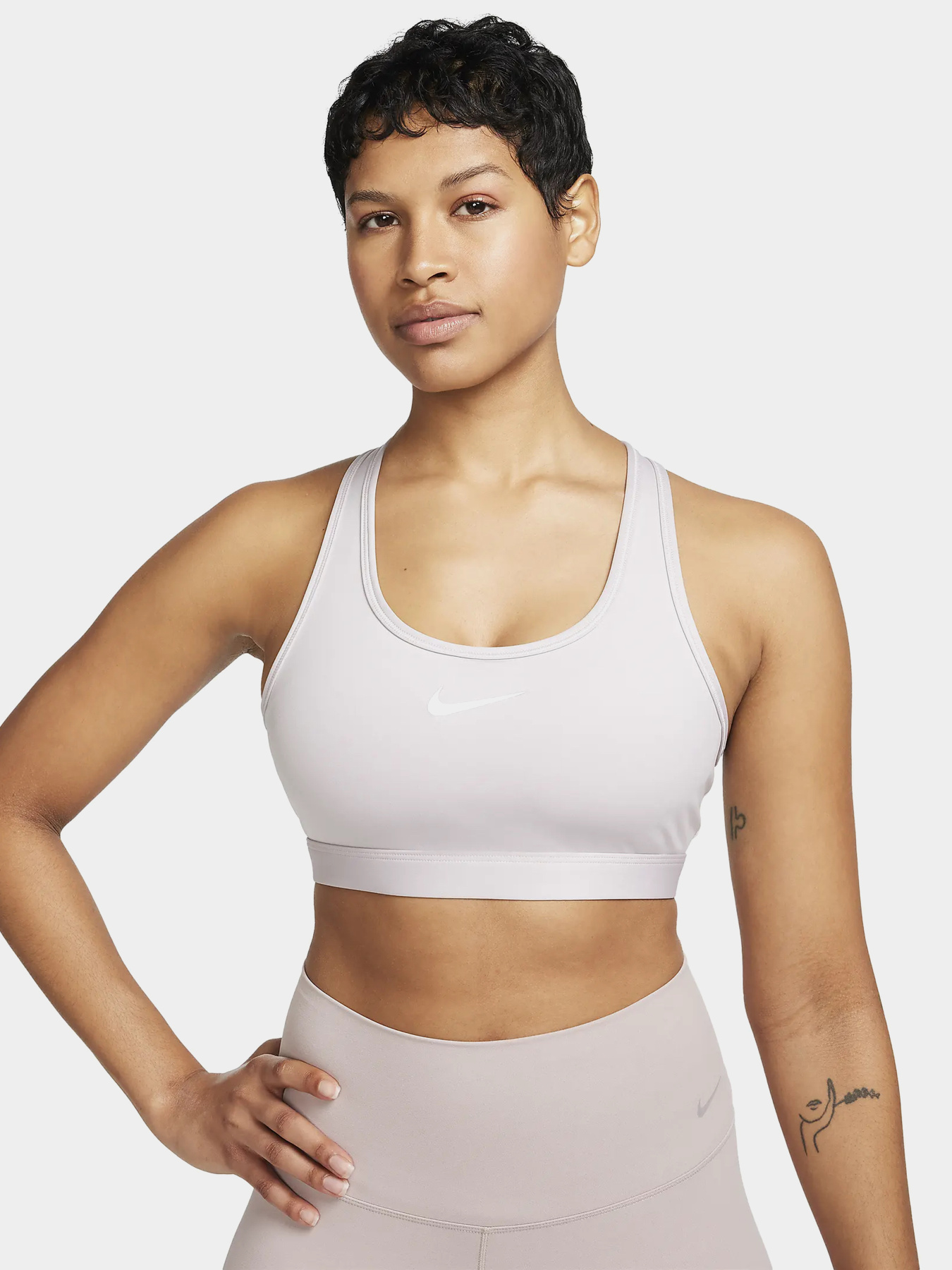 Спортивний топ NIKE SWOOSH MEDIUM SUPPORT модель DX6821-019 Фото