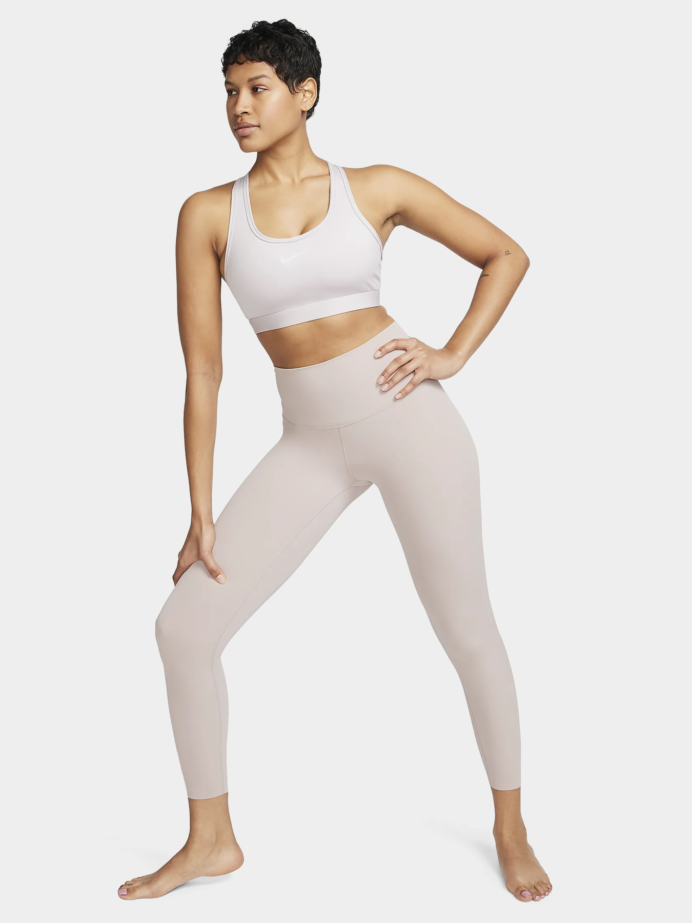 Спортивний топ NIKE SWOOSH MEDIUM SUPPORT модель DX6821-019 Фото